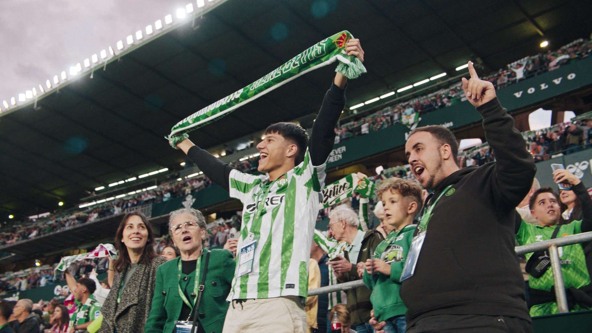 沙特联高层称C罗吸引同行关注 梅西拒绝加盟无需解释